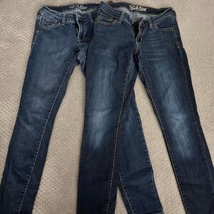 ⭐️ Two Old Navy Jeans Size 6 ⭐️